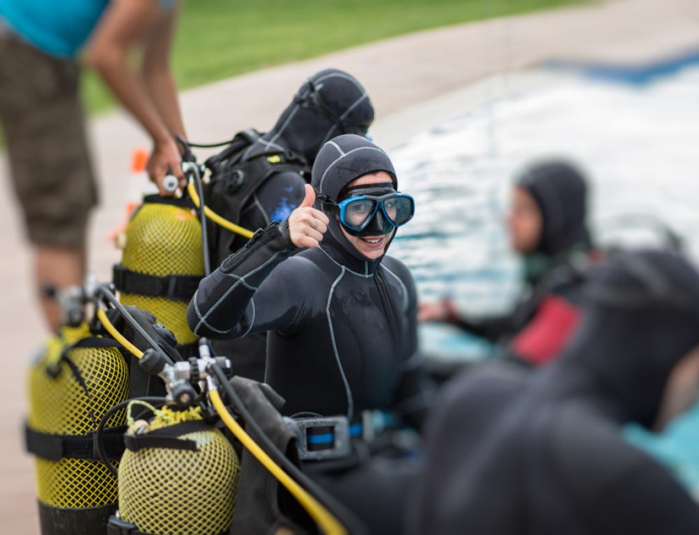 Why Do Scuba Divers Dive Backwards 